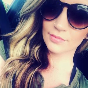 Meet your Posher, Megan